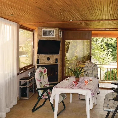 Three-bedroom Holiday In Mestnost Trakata Vinitsa
