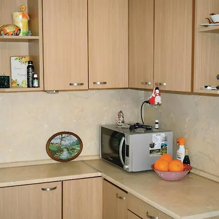 Three-bedroom Holiday In Mestnost Trakata *