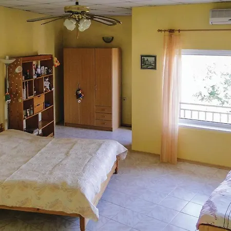 Three-bedroom Holiday In Mestnost Trakata Holiday home Vinitsa
