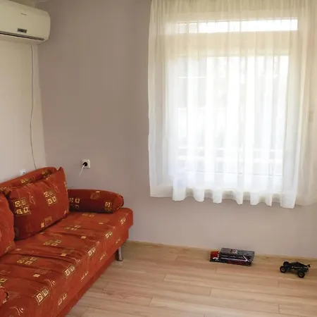 Holiday home Three-bedroom Holiday In Mestnost Trakata *